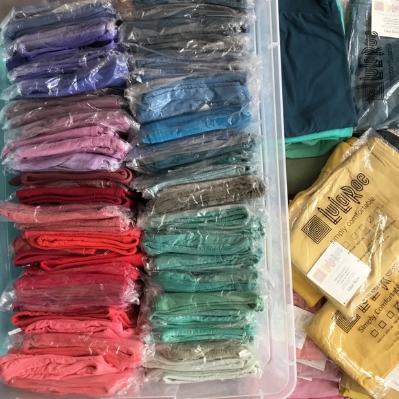 New In Package! Solid LuLaRoe One Size Leggings - Picture 2 of 2